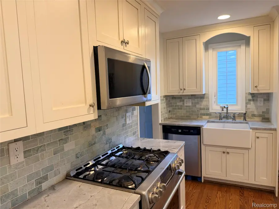 2124 Pembroke RD, Birmingham, MI 48009 - #3