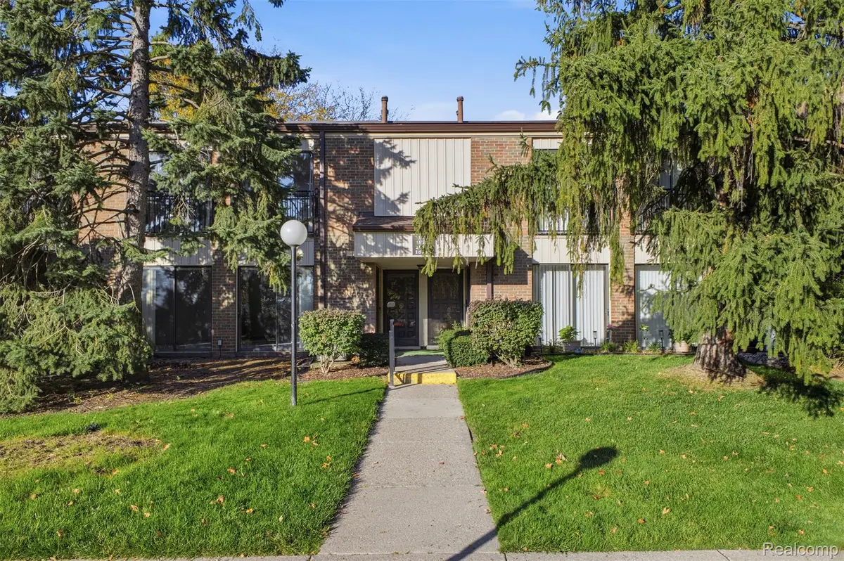 18217 University Park DR, Livonia, MI 48152 - #1