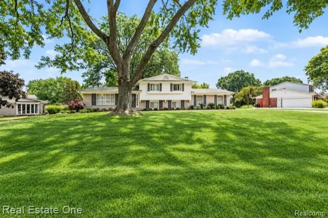 6639 Tamerlane DR, West Bloomfield, MI 48322 - #2
