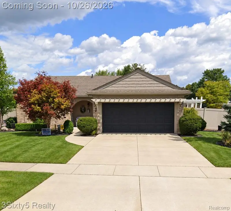 19613 Dawnshire DR, Brownstown, MI 48193 - #1