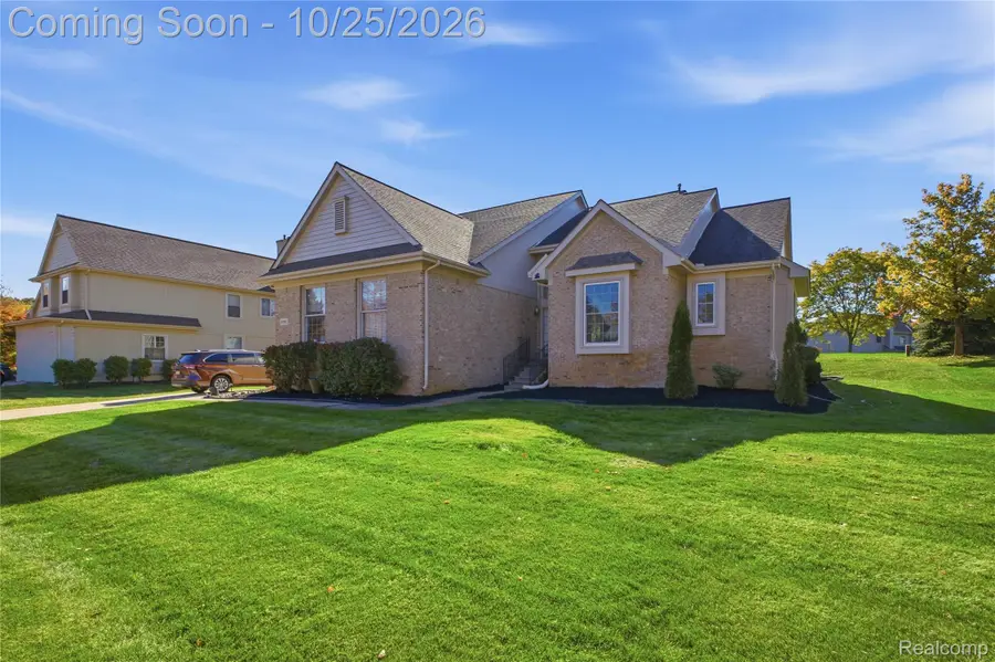 31191 Kingswood BLVD, Novi, MI 48377 - #2