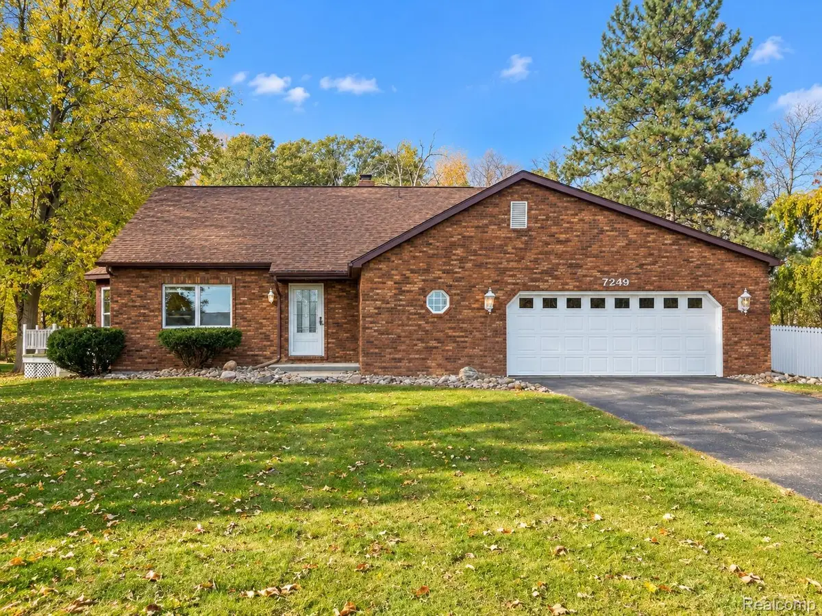 7249 HACKETT RD, Saginaw, MI 48602 - #1