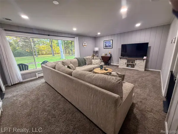 21600 Holly ST, ClintonTwp, MI 48035