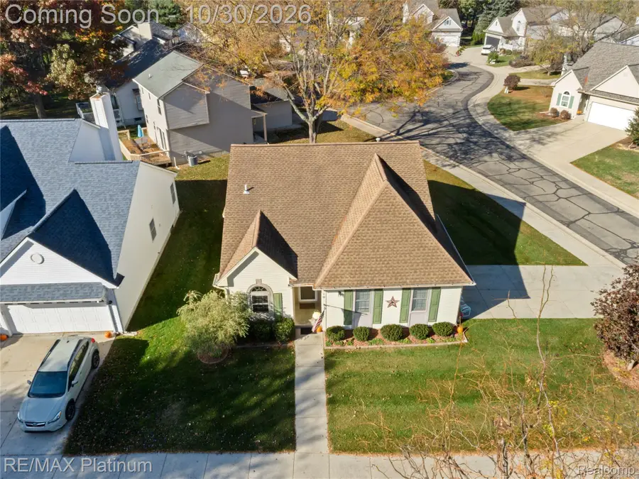 510 Mill Pond DR, Fenton, MI 48430 - #2