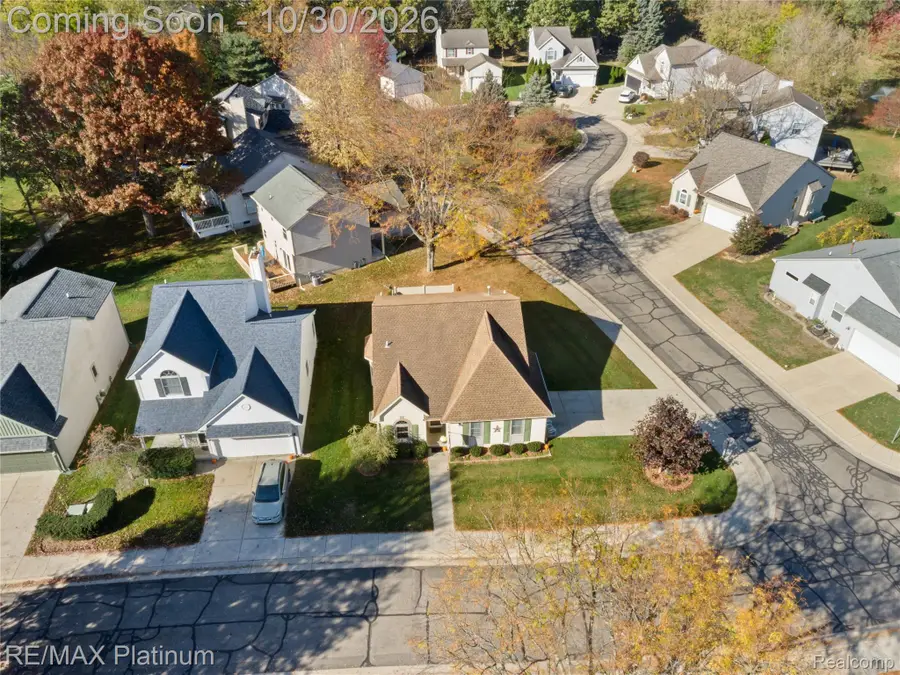 510 Mill Pond DR, Fenton, MI 48430 - #3