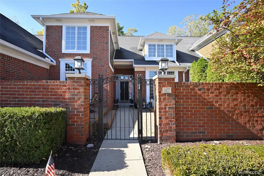 3877 Appaloosa DR, Troy, MI 48084 - #2