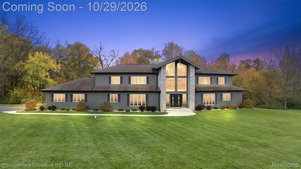 9551 Oak Pointe LN, Northville, MI 48167 - #1