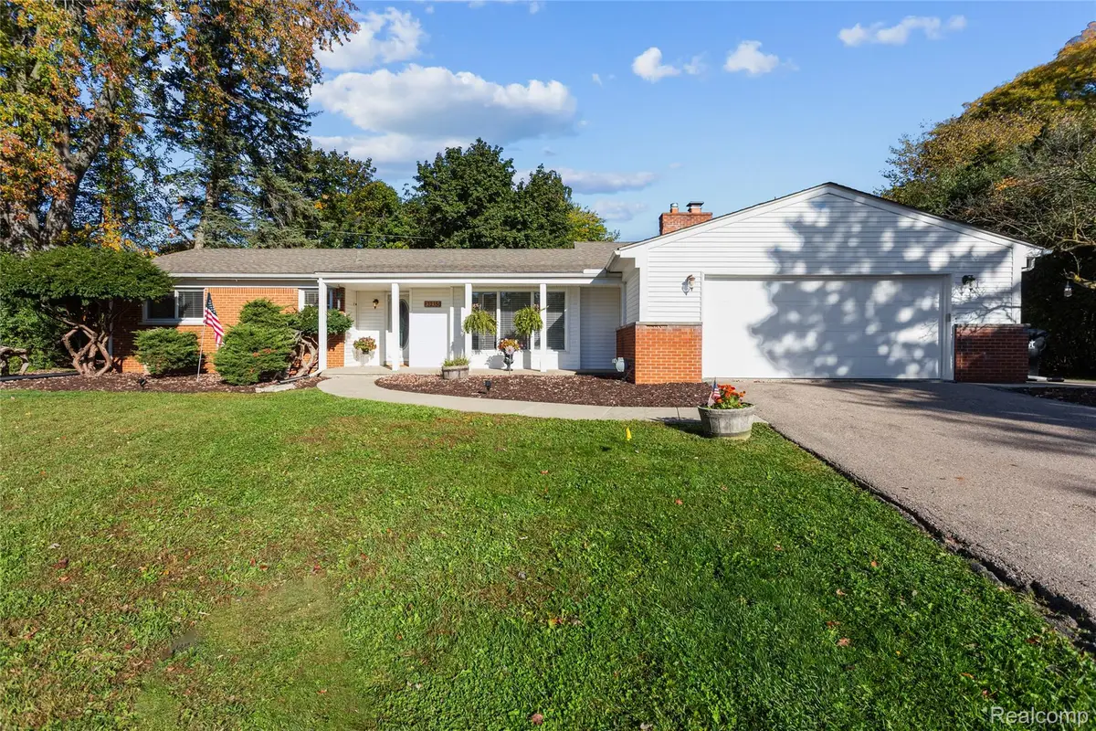 32350 Craftsbury CT, Farmington Hills, MI 48334 - #1