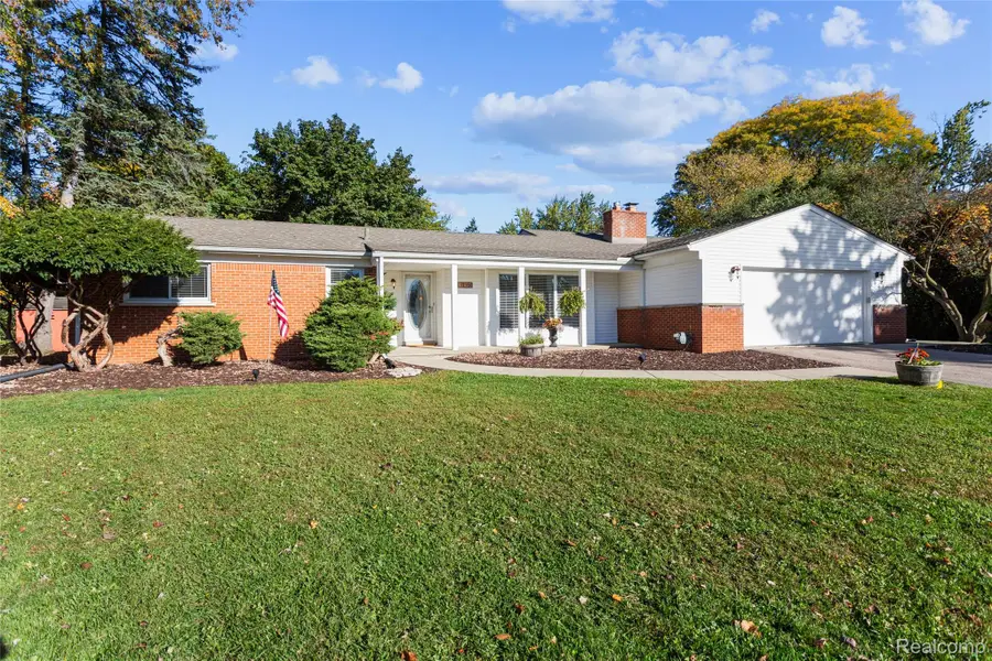 32350 Craftsbury CT, Farmington Hills, MI 48334 - #2