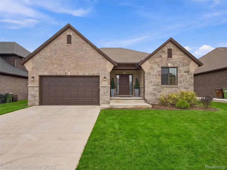 55151 Hanford CT, Shelby, MI 48316 - #2