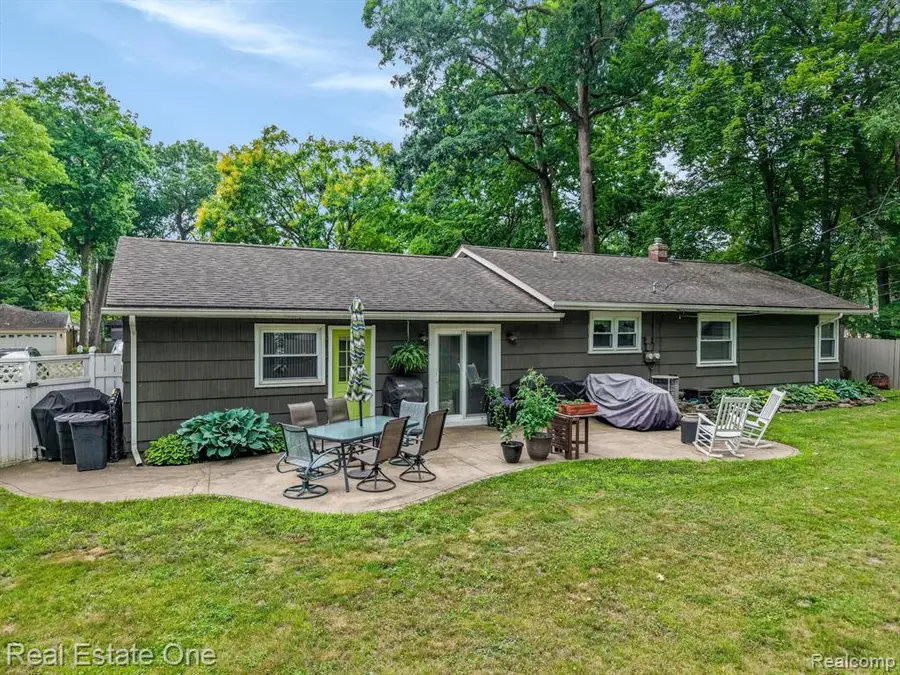 5674 Brunswick BLVD, Waterford, MI 48327 - #3