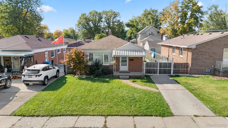 8345 Robindale AVE, Dearborn Heights, MI 48127 - #3