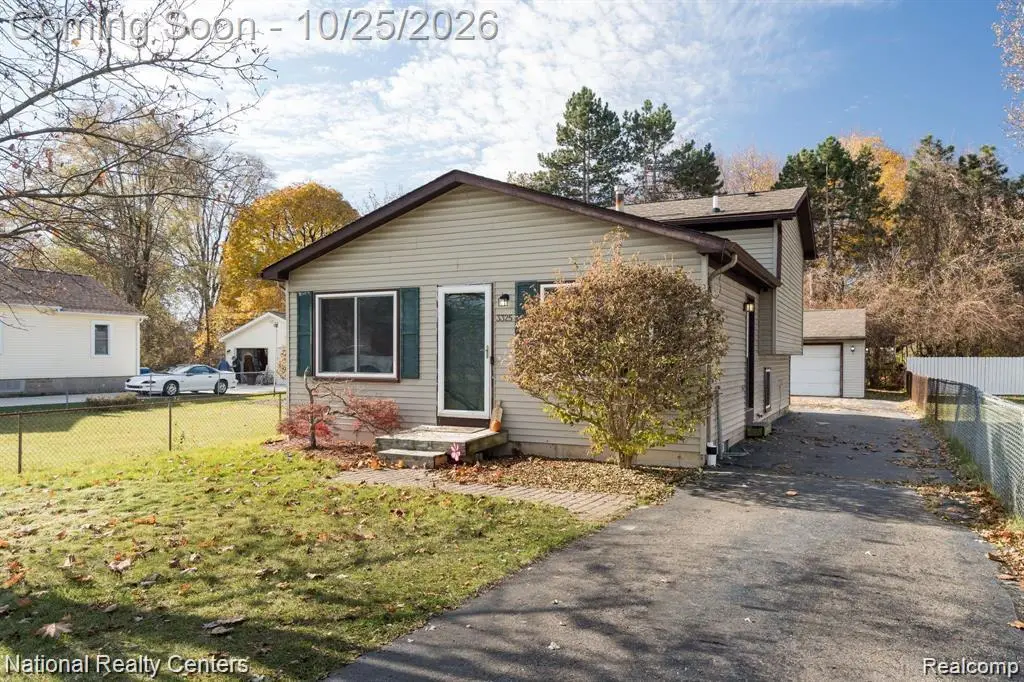 3325 Signet DR, Waterford, MI 48329 - #1