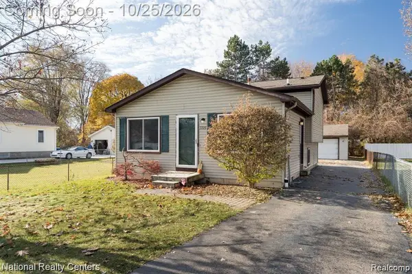 3325 Signet DR, Waterford, MI 48329
