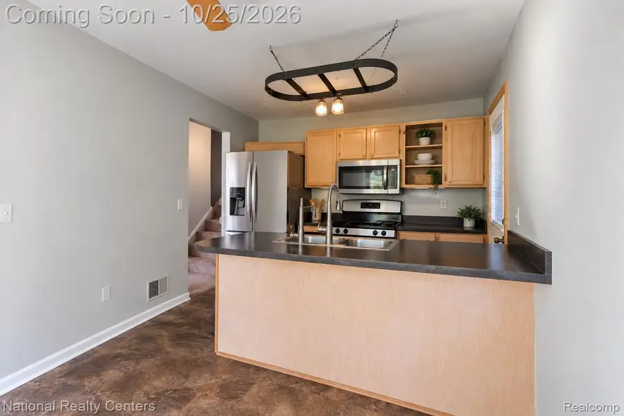 3325 Signet DR, Waterford, MI 48329 - #3