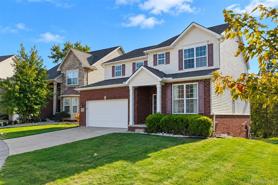 27363 Victoria RD, Novi, MI 48374 - #3