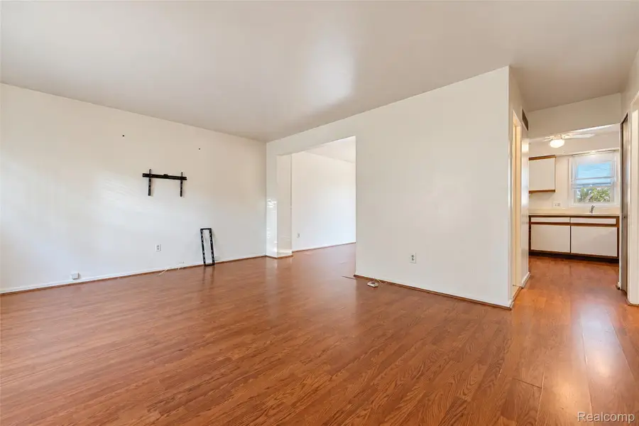 24244 Bashian DR, Novi, MI 48375 - #2