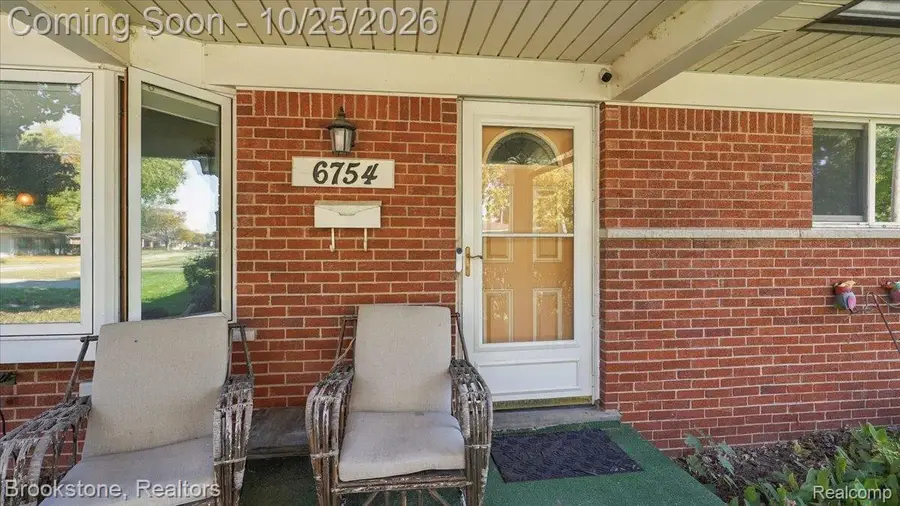 6754 Olen ST, Shelby, MI 48317 - #3