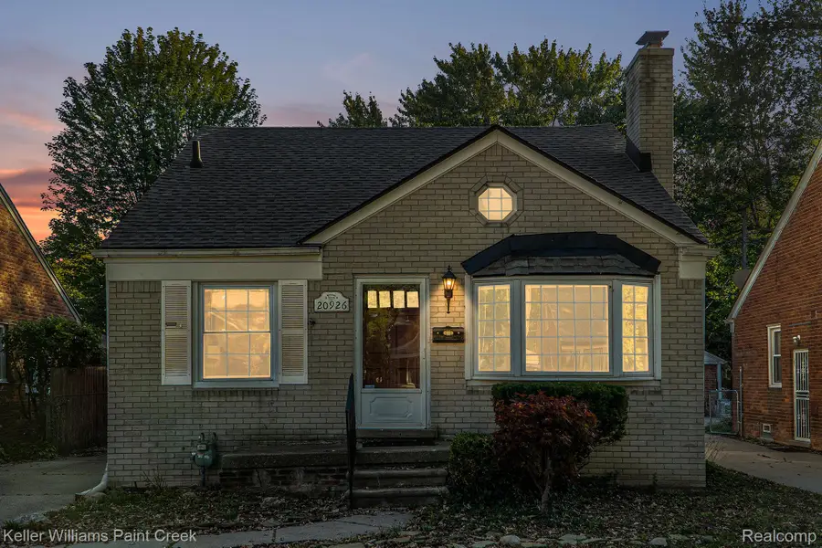 20926 Lennon ST, Harper Woods, MI 48225 - #2