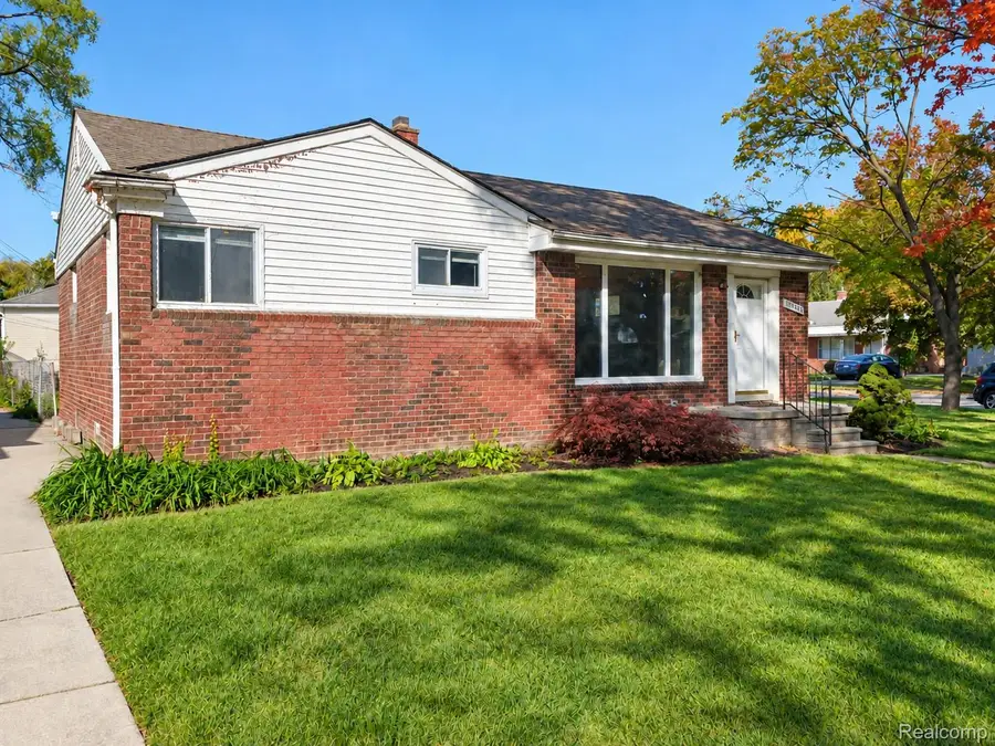 19448 Woodmont ST, Harper Woods, MI 48225 - #2