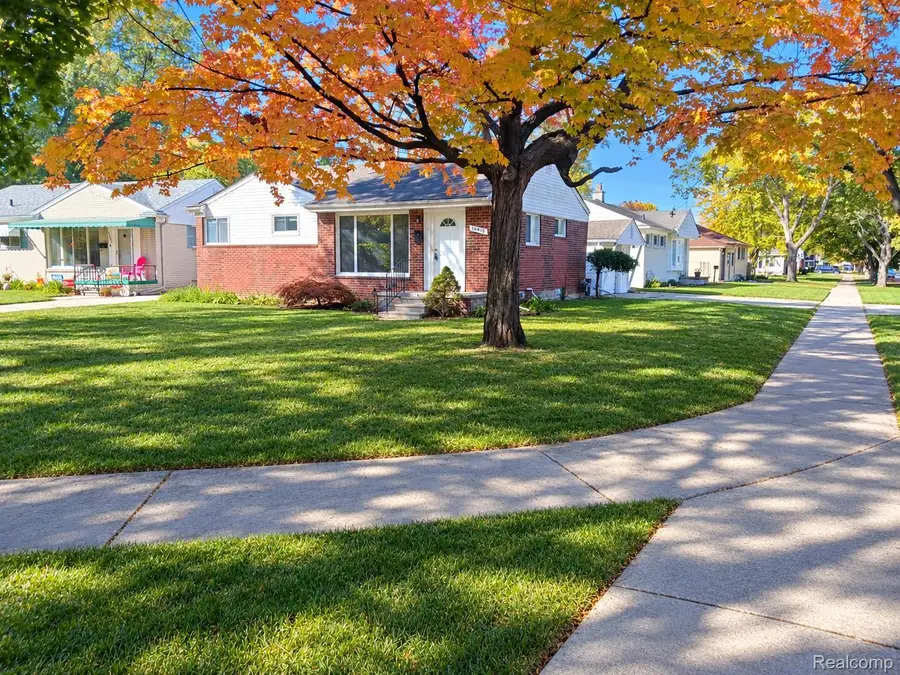 19448 Woodmont ST, Harper Woods, MI 48225 - #3