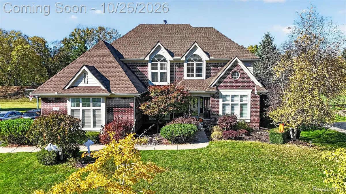 30339 Pennington LN, Novi, MI 48377 - #1