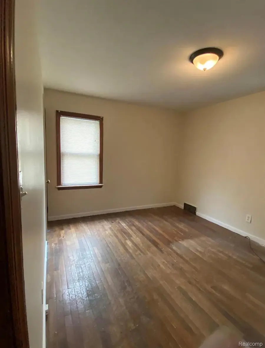 18700 Kingsville ST E, Harper Woods, MI 48225 - #2