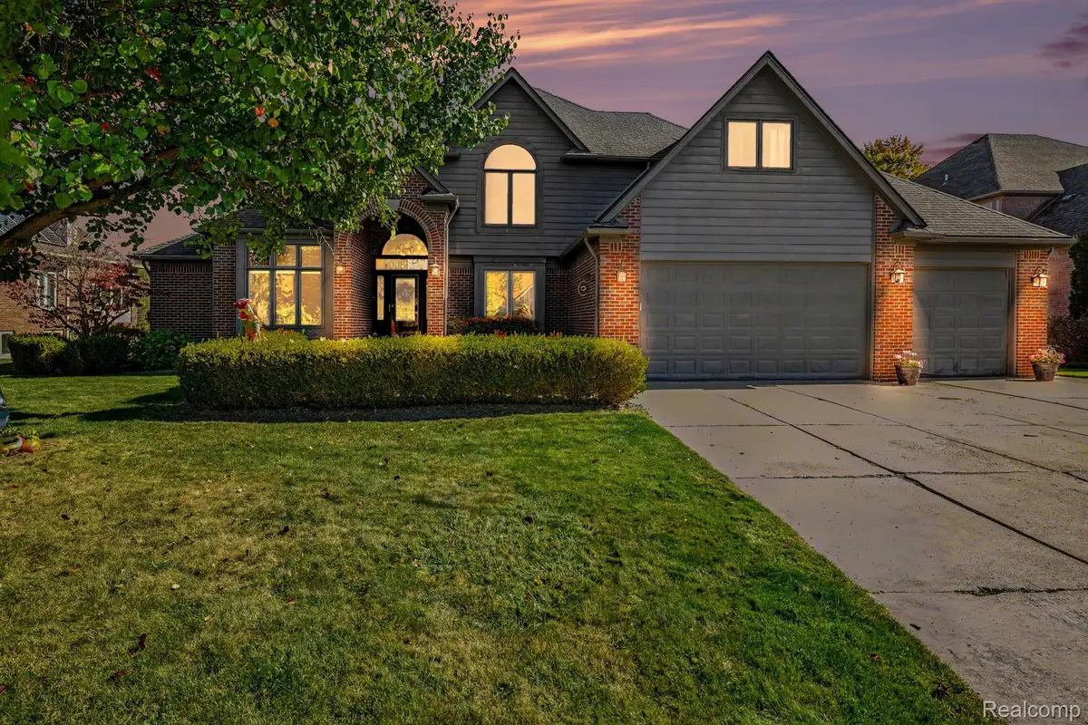 40540 Emerald LN E, Clinton, MI 48038 - #1