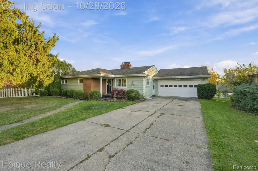 12407 Hillcrest DR, Grand Blanc, MI 48439 - #2