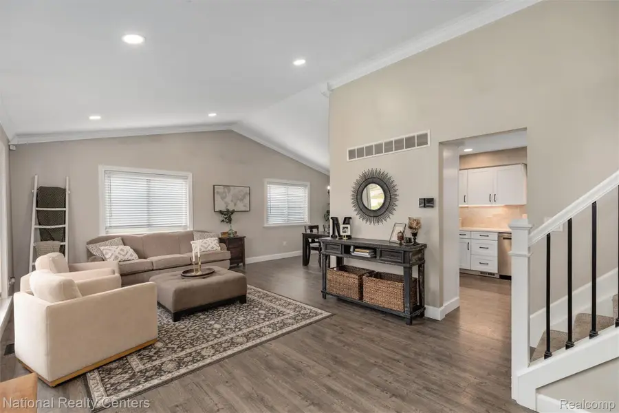 22099 Shadybrook DR, Novi, MI 48375 - #2