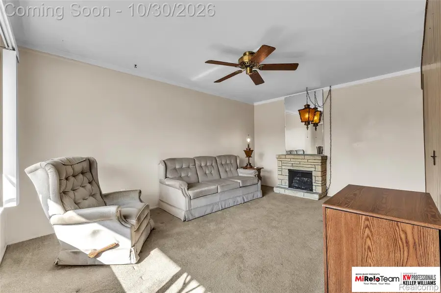 21515 Broadway ST, Saint Clair Shores, MI 48080 - #2