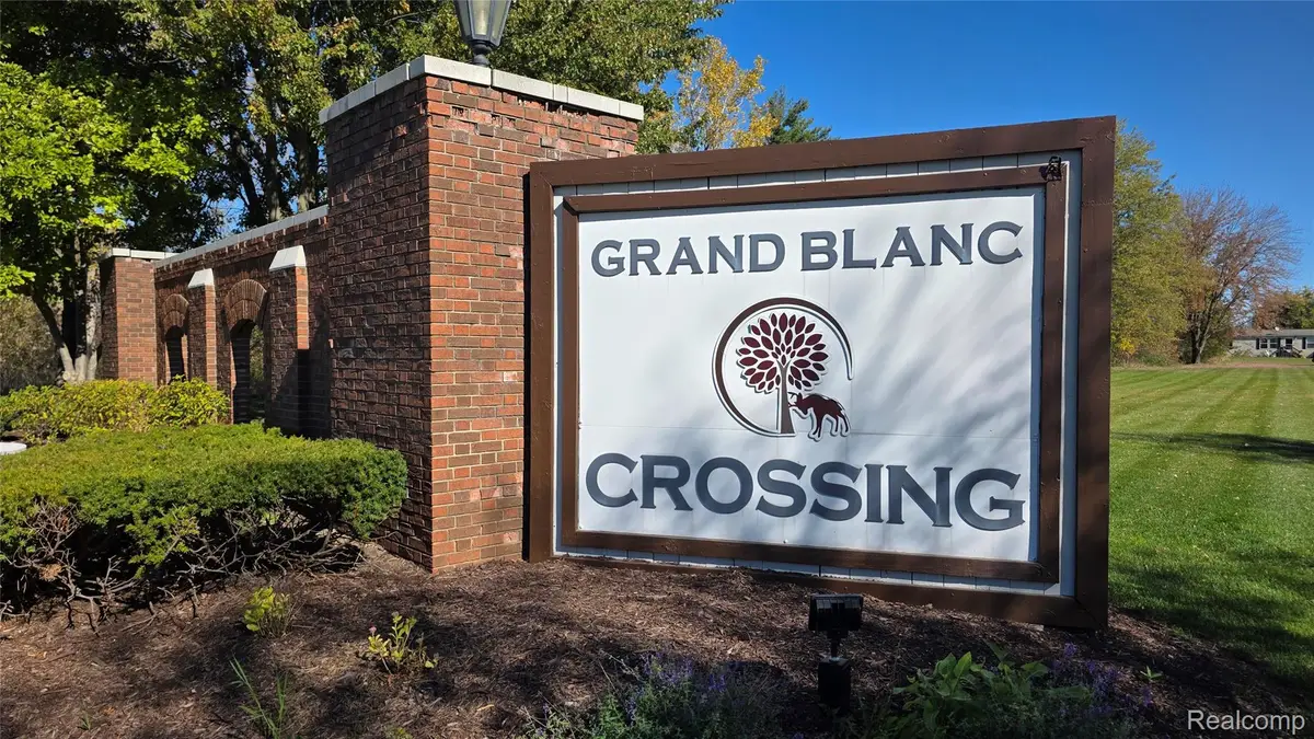 353 Horseshoe CT, Grand Blanc, MI 48439 - #1