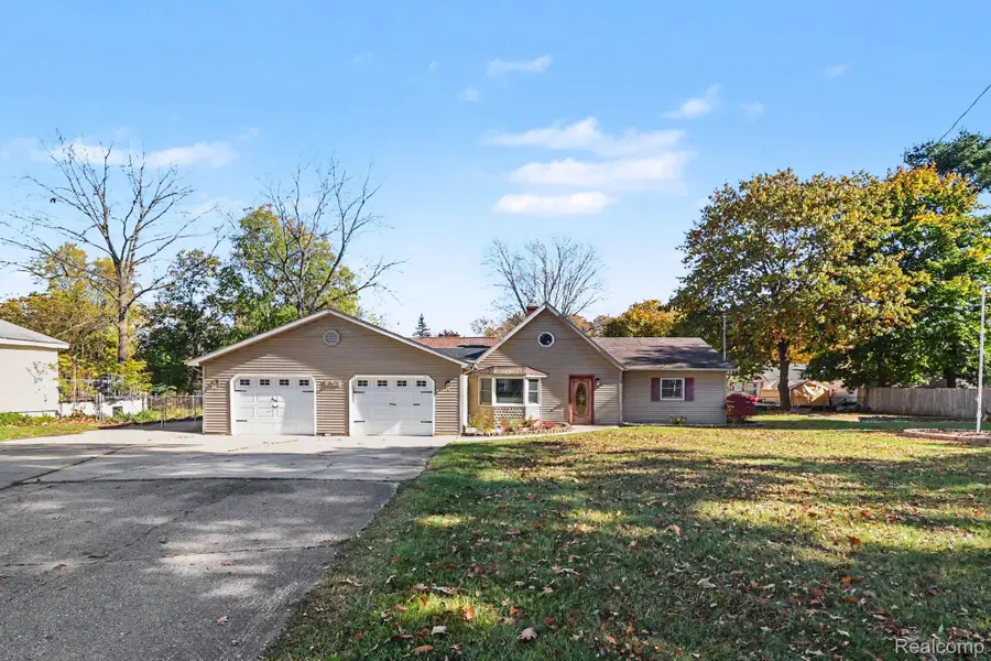 8346 Woolfit AVE, Mount Morris, MI 48458 - #2
