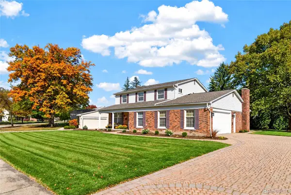 3760 Estates DR, Troy, MI 48084