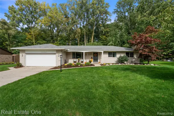 20001 S Riverhill DR, ClintonTwp, MI 48036