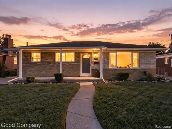 28627 Los Olas Dr. DR, Warren, MI 48093