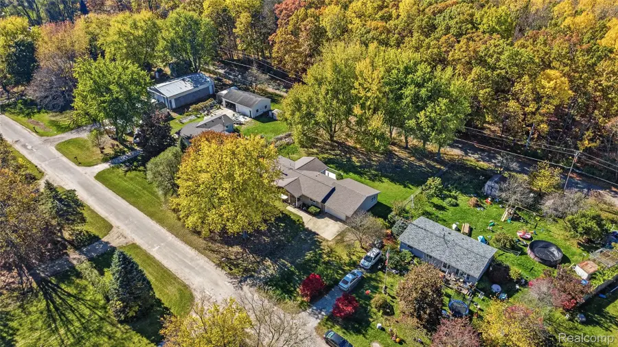 1749 Siesta DR, Lapeer, MI 48446 - #2