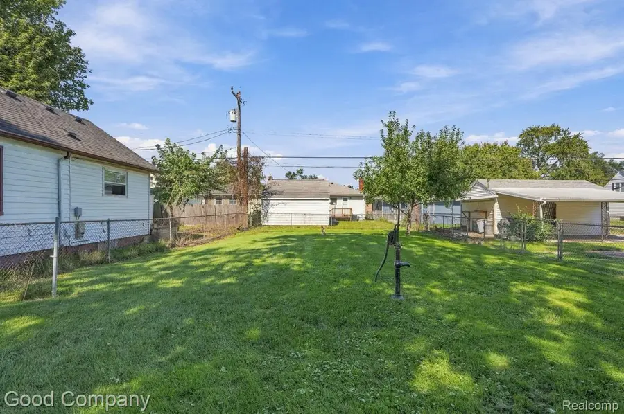 1637 E Evelyn AVE, Hazel Park, MI 48030 - #2