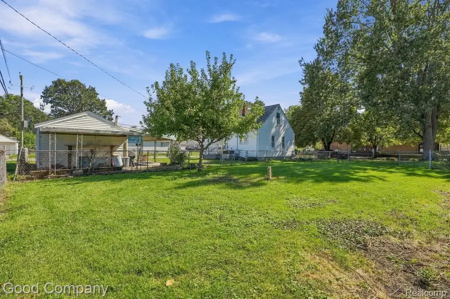 1637 E Evelyn AVE, Hazel Park, MI 48030 - #3