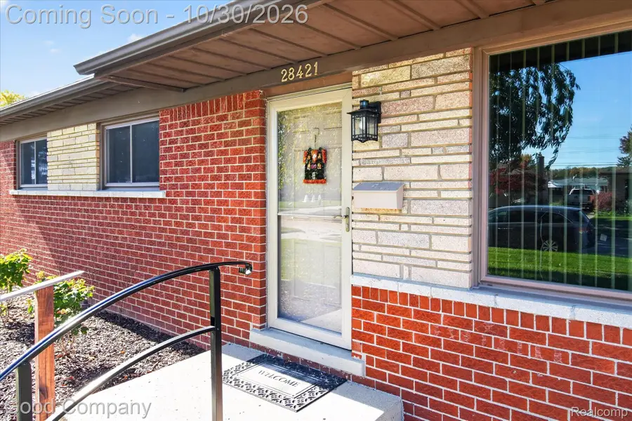28421 Bradner DR, Warren, MI 48088 - #3