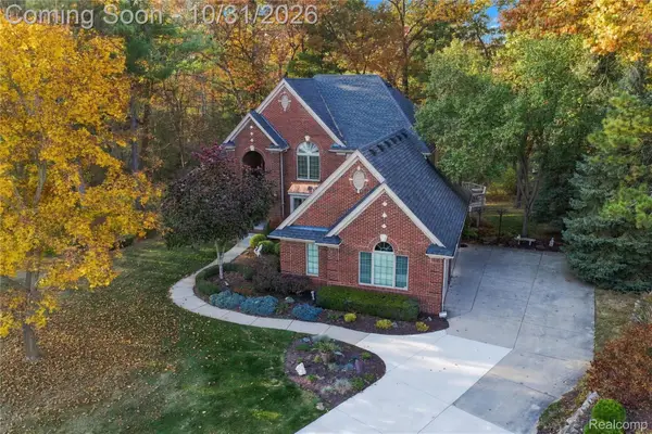 1852 Prestwick CT, Oxford, MI 48371