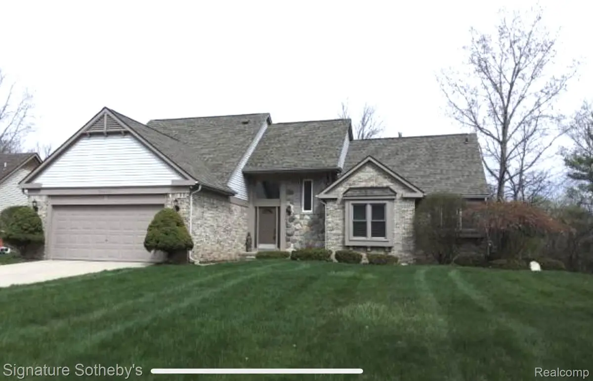 24606 Ridgeview DR, Farmington Hills, MI 48336 - #1