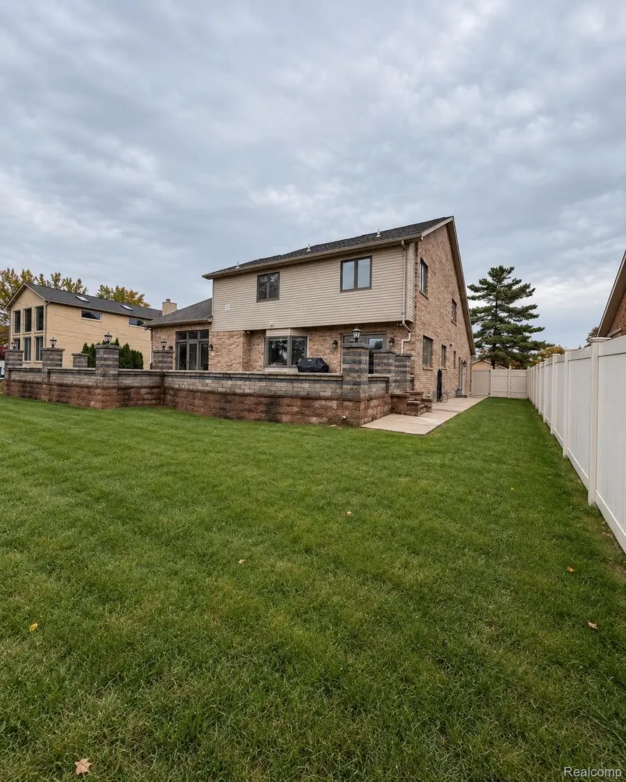 437 N Charlesworth ST, Dearborn Heights, MI 48127 - #3