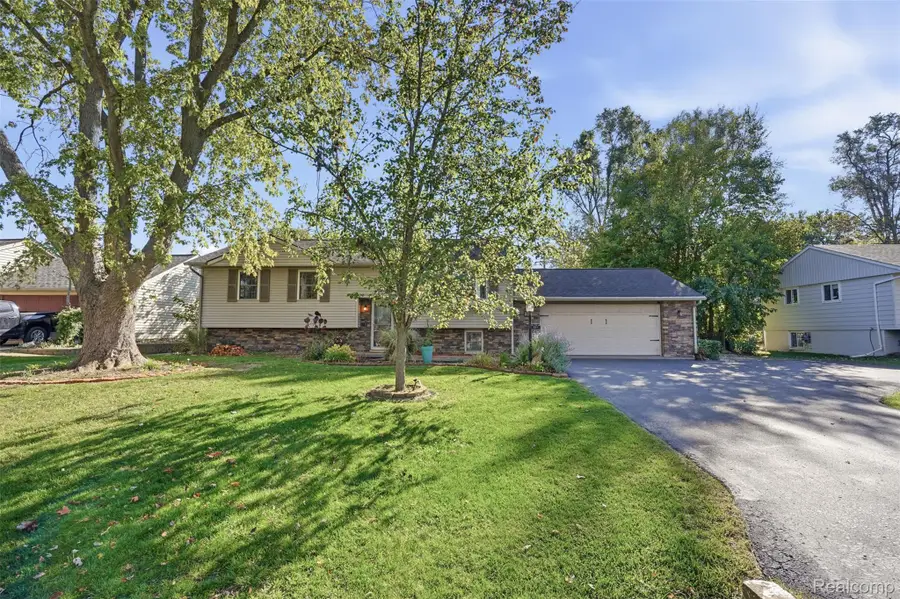 827 Los Arboles DR, Wolverine Lake, MI 48390 - #2