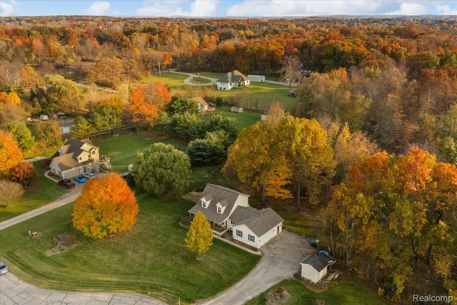 7392 Oceola Farms CT, Howell, MI 48855 - #2