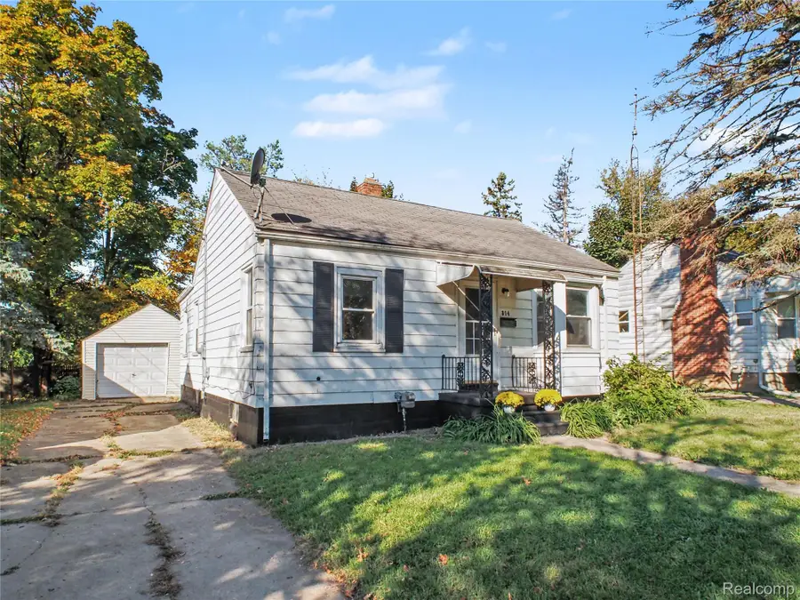 814 Hubbard AVE, Flint, MI 48503 - #3