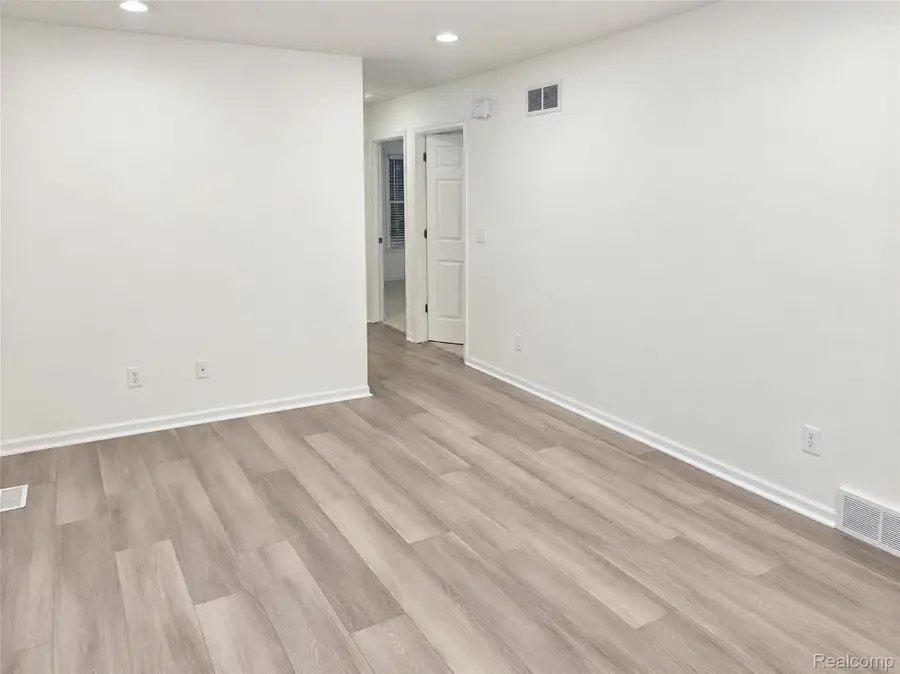 4356 N Elms RD, Flushing, MI 48433 - #2