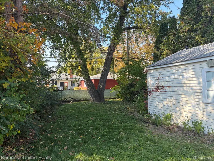 7457 N Silvery LN, Dearborn Heights, MI 48127 - #3