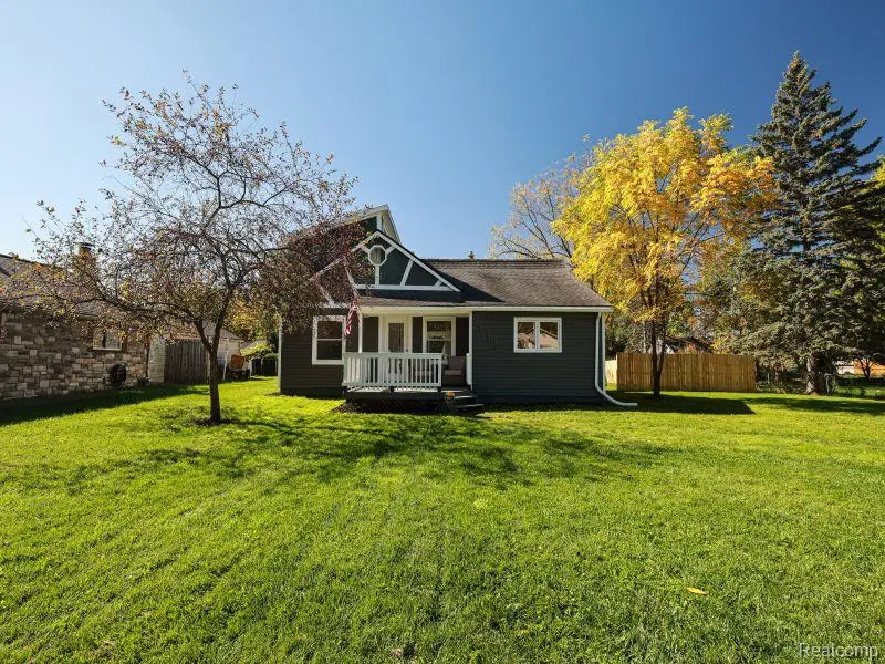 1100 Nokomis WAY, Waterford, MI 48328 - #1