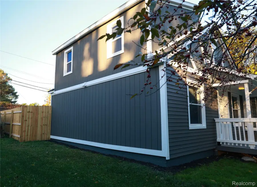 1100 Nokomis WAY, Waterford, MI 48328 - #3